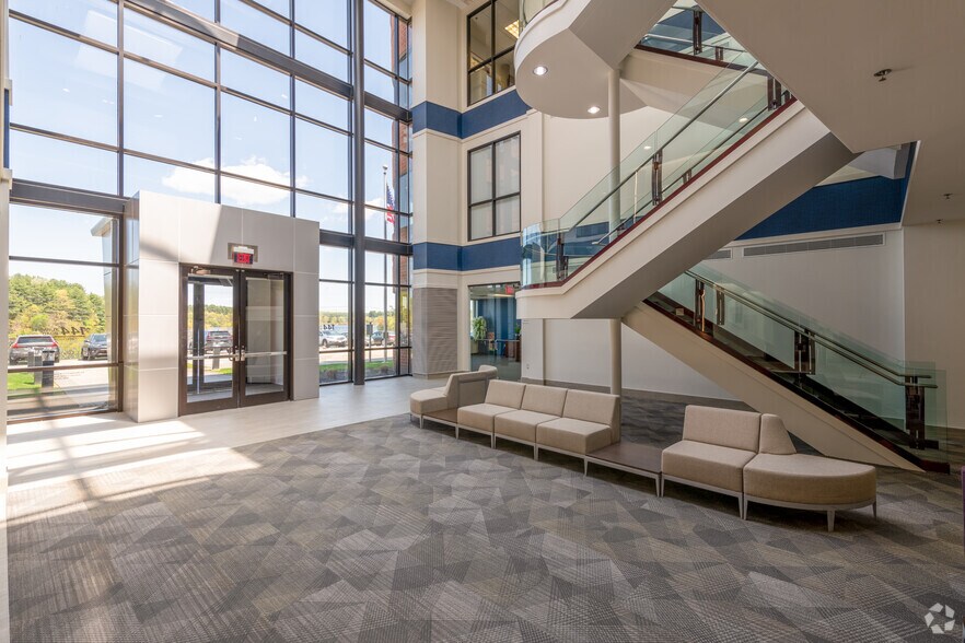 More Photos Of 144 Turnpike Rd, Southborough Office For Lease