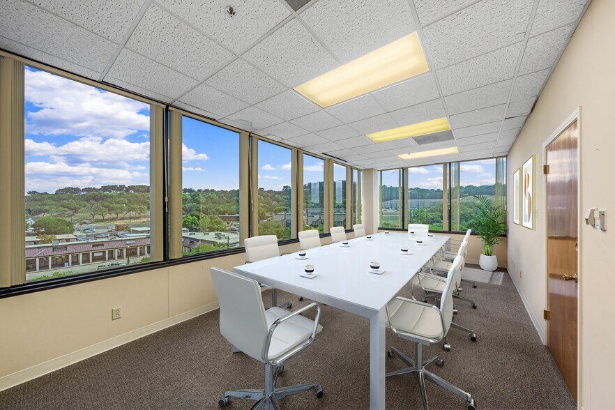 More Photos Of 222 S Sidney Baker St, Kerrville Office For Lease