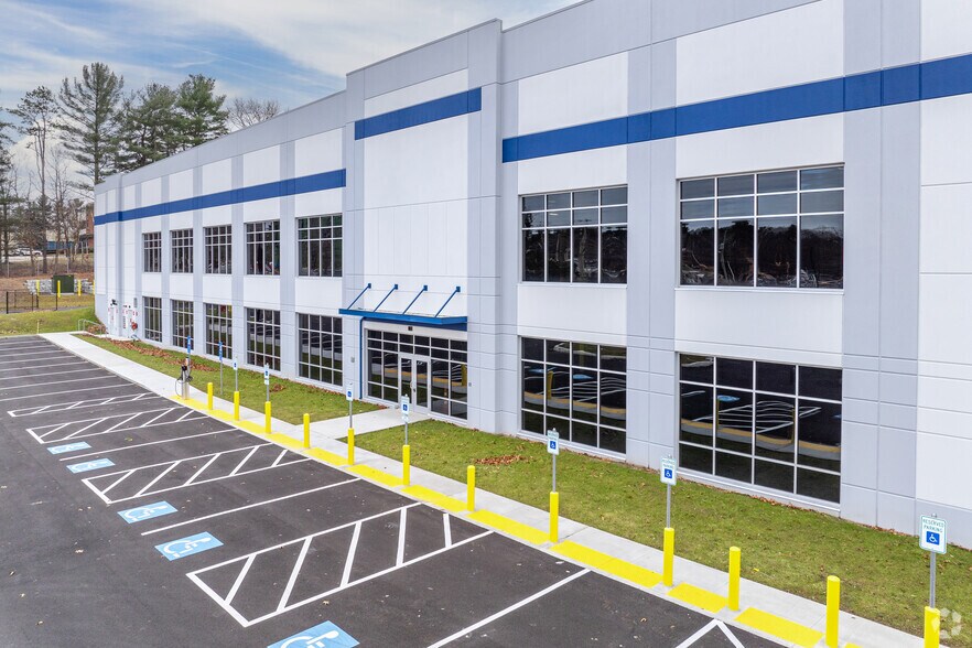 More Photos Of 175 Lowell St, Wilmington Distribution For Sale