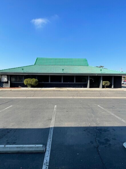 More Photos Of 125 Shaw Ave, Clovis Freestanding For Sale