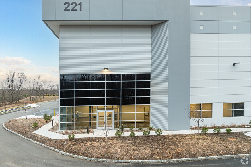 More Photos Of 201 Tabor Rd, Morris Plains Unknown For Lease