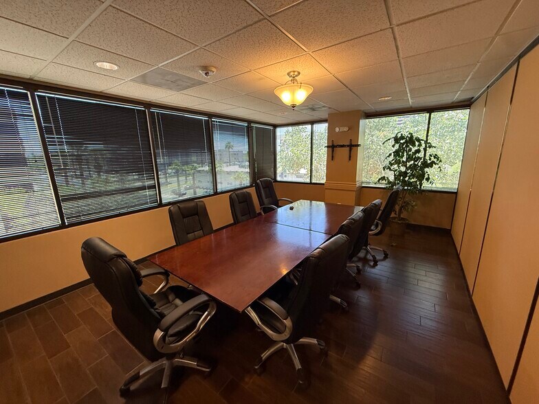 More Photos Of 202 E Earll Dr, Phoenix Medical For Sale