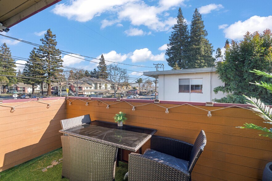 More Photos Of 25039 Cypress Ave, Hayward Apartments For Sale