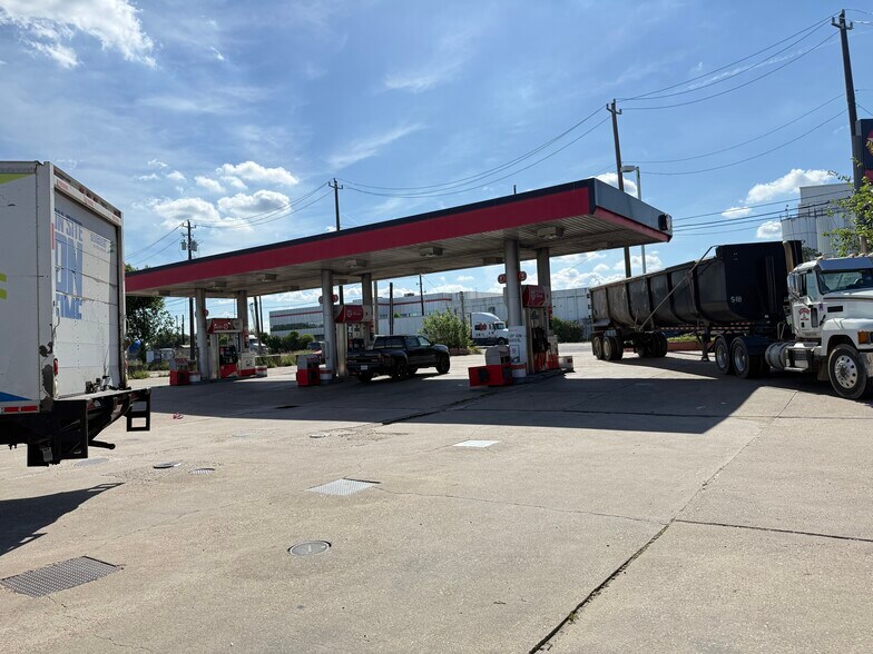 More Photos Of 8899 North Loop E, Houston Service Station For Sale