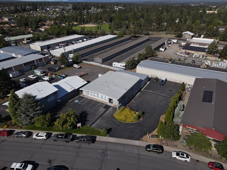 More Photos Of 635 SE Business Way, Bend Showroom For Lease