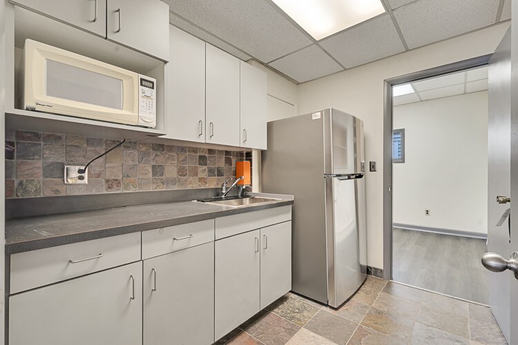 More Photos Of 107 Stuyvesant Ave, Lyndhurst Office For Lease