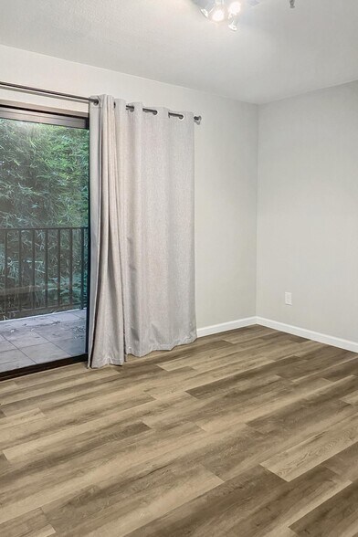 More Photos Of 459 Stow Ave, Oakland Apartments For Sale