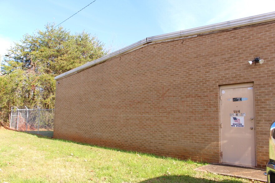 More Photos Of 994 Rhyne Rd, Clover Light Manufacturing For Sale