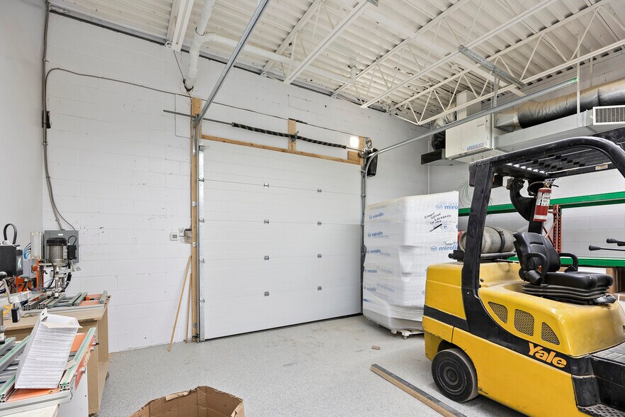 More Photos Of 333 Holden Av, Windsor Distribution For Sale