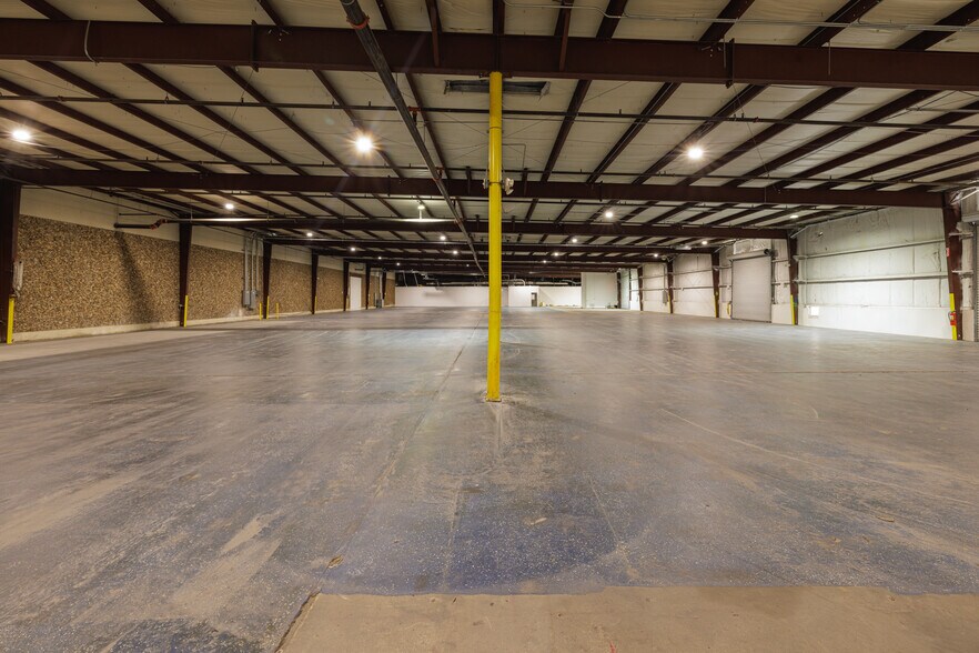More Photos Of 1901 S Poinciana Blvd, Kissimmee Warehouse For Lease