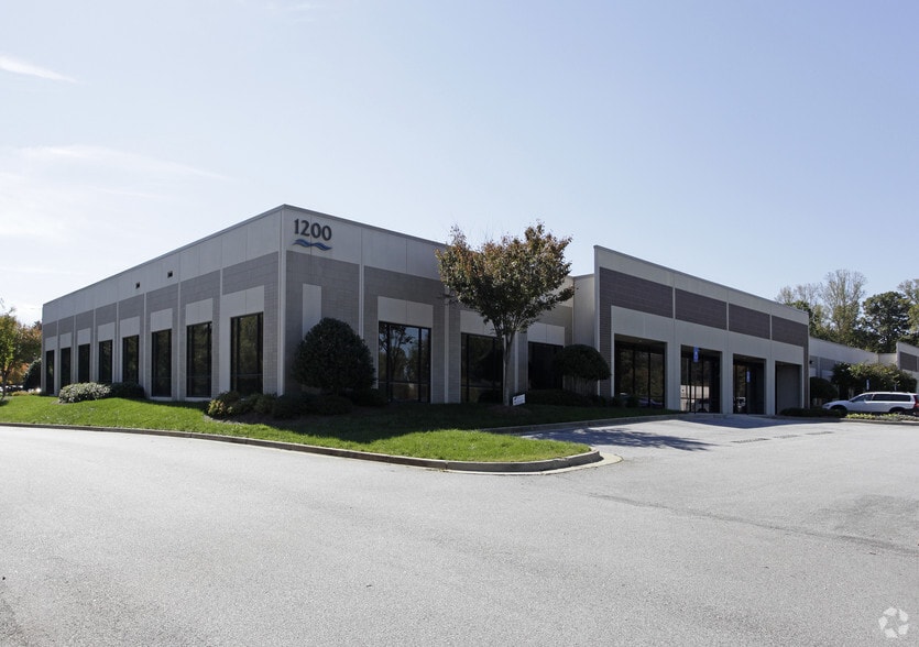 More Photos Of 2400 Centre Pky, Atlanta Warehouse For Lease