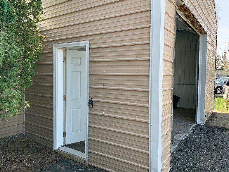 More Photos Of 28 East Elm Street, Saint Joseph Manufacturing For Lease