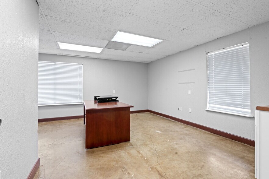 More Photos Of 5620 Rowlett Rd, Rowlett General Retail For Sale