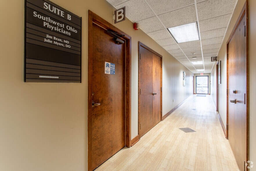 More Photos Of 7901-7909 Schatz Pointe Dr, Centerville Medical For Lease