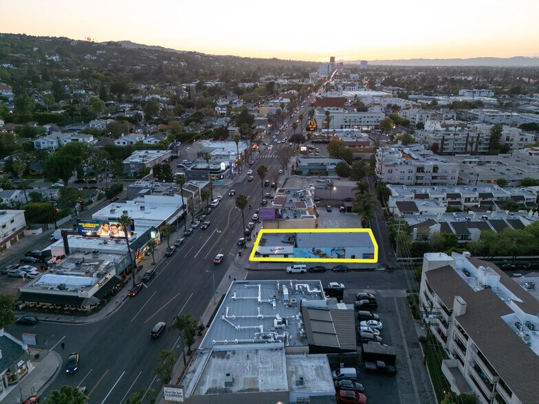 More Photos Of 13831 Ventura Blvd, Sherman Oaks Storefront For Sale