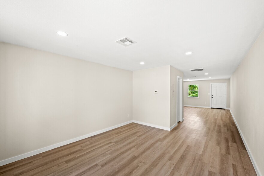 More Photos Of 715 W Hopkins St, San Marcos Daycare Center For Sale