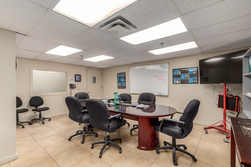 More Photos Of 2950 W Catalina Dr, Phoenix Manufacturing For Sale