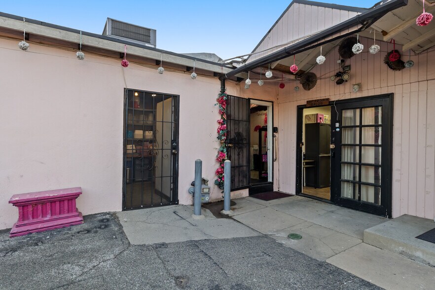 More Photos Of 4100-4102 W Magnolia Blvd, Burbank Storefront For Sale