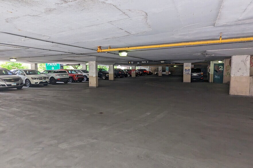 More Photos Of 600 S Clark St, Chicago Parking Garage For Sale