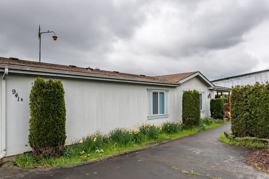 More Photos Of 941 SW Alder St, Dundee Warehouse For Sale