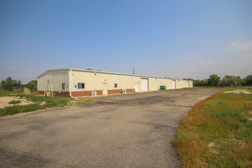 More Photos Of 1020 S Garfield Ave, Loveland Warehouse For Sale