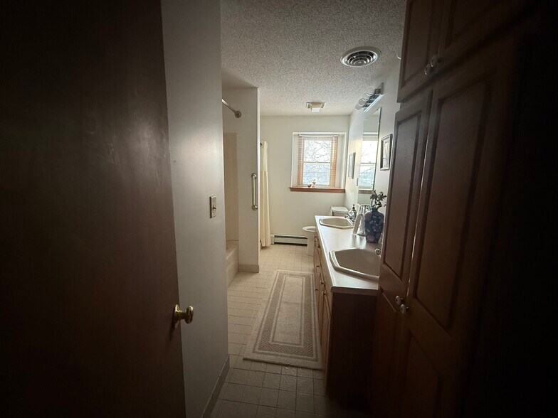 More Photos Of 4945 Southwestern Blvd, Hamburg Freestanding For Sale