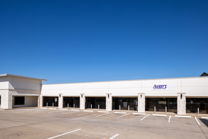 More Photos Of 2817 Alta Mere Dr, Fort Worth Storefront For Lease