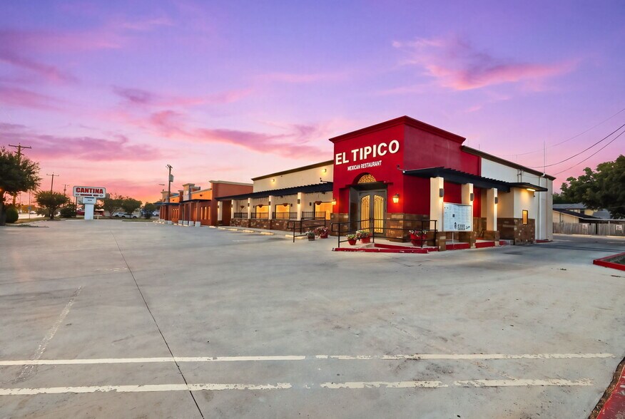 More Photos Of 4946 Rigsby Ave, San Antonio Restaurant For Sale
