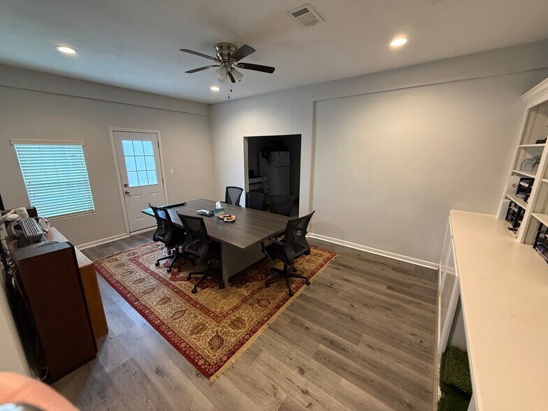 More Photos Of 9144 Sharyn Dr, Conroe Warehouse For Lease