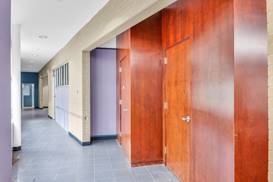 More Photos Of 1505 E Main St, Urbana Manufacturing For Sale