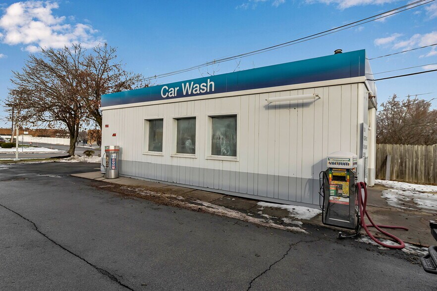 More Photos Of 2050 Sheridan Dr, Buffalo Fast Food For Lease