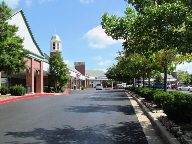 Primary Photo Of 4562 N Gretna Rd, Branson Unknown For Lease