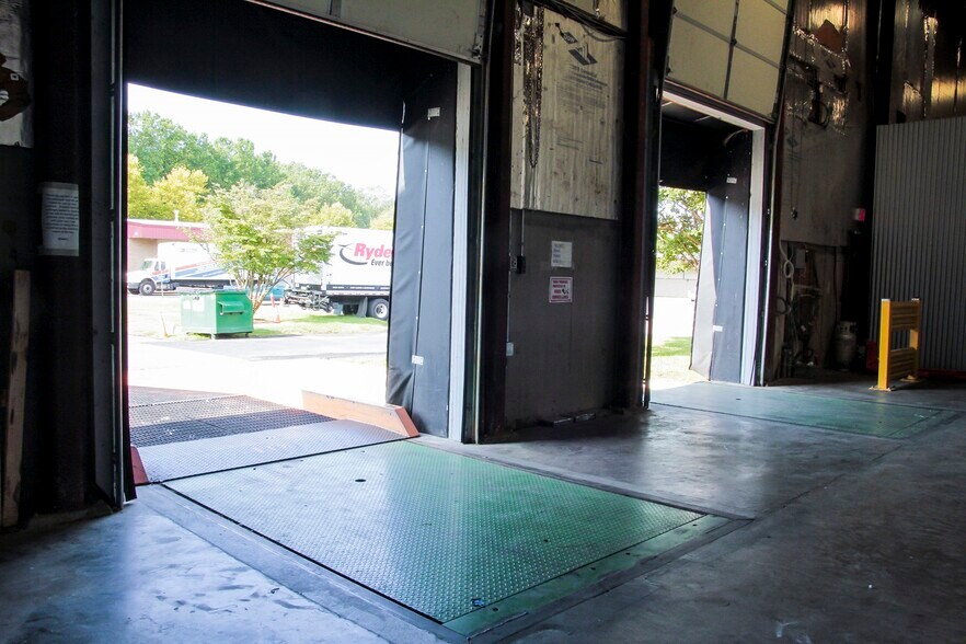 More Photos Of 7701 Southern Dr, Springfield Warehouse For Lease