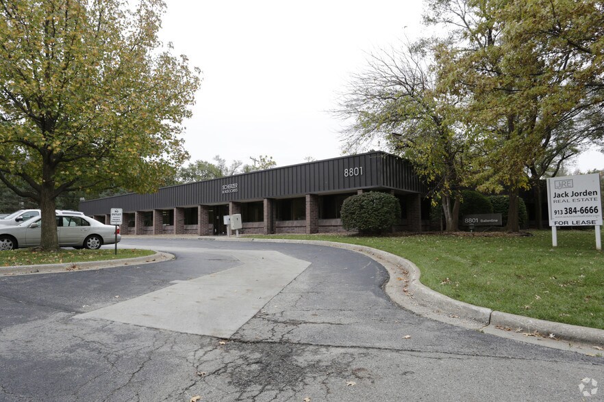 More Photos Of 8801 Ballentine St, Overland Park Loft Creative Space For Lease