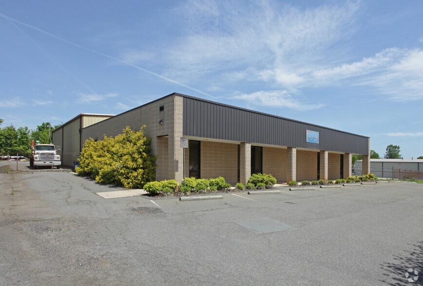 More Photos Of 4400 Republic Ct, Concord Warehouse For Lease