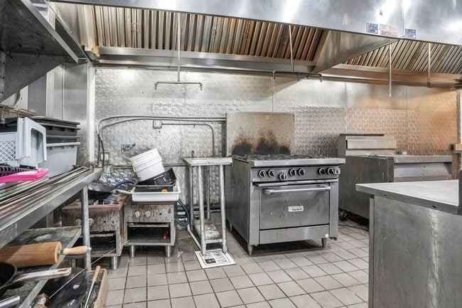 More Photos Of 7653 International Dr, Orlando Freestanding For Lease