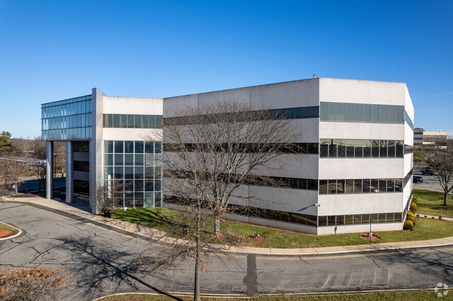 More Photos Of 399 Campus Dr, Somerset Office For Lease