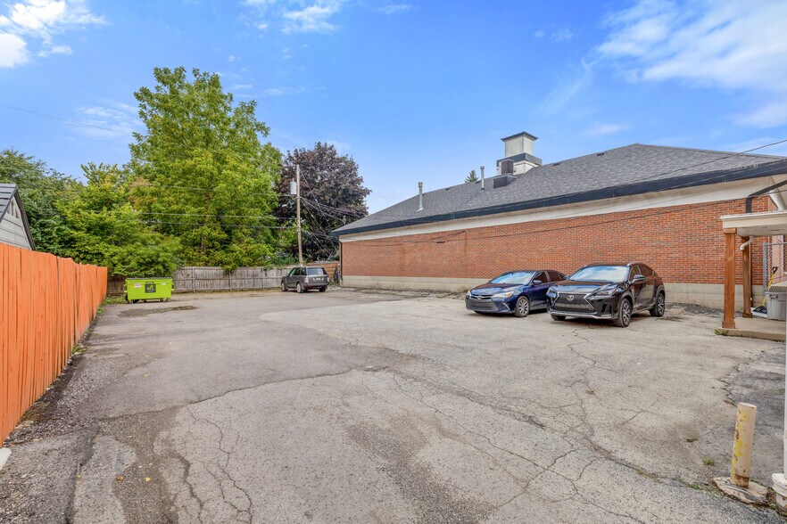 More Photos Of 7161 N 43rd St, Milwaukee Office For Sale