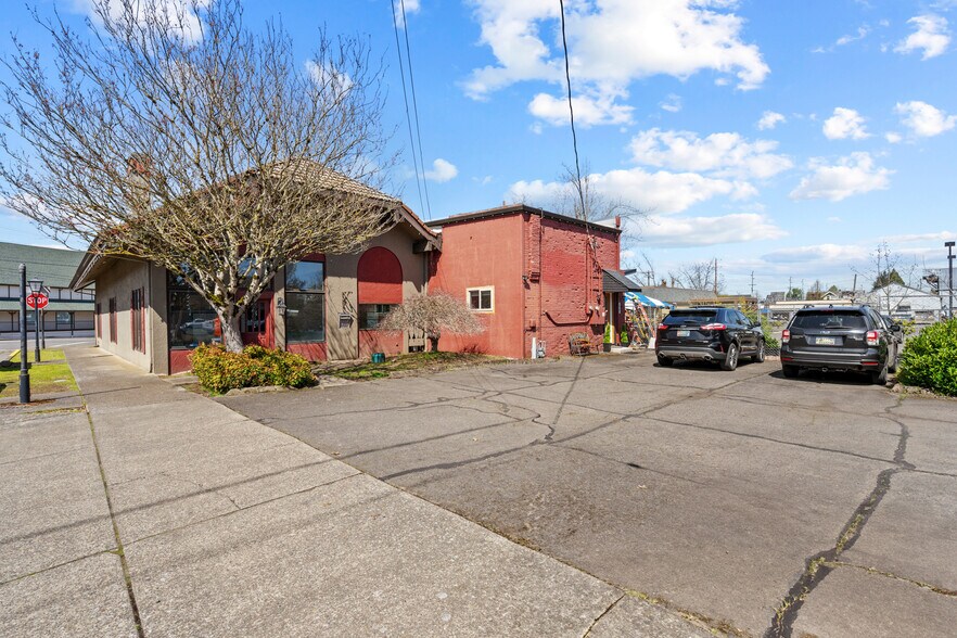 More Photos Of 215-225 N Main St, Mount Angel Freestanding For Sale