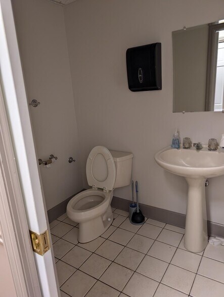 More Photos Of 600 Bohannon Rd, Fairburn Flex For Lease