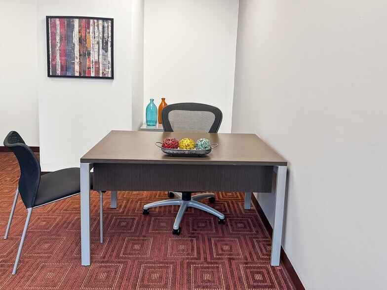 More Photos Of 650 Poydras St, New Orleans Coworking Space