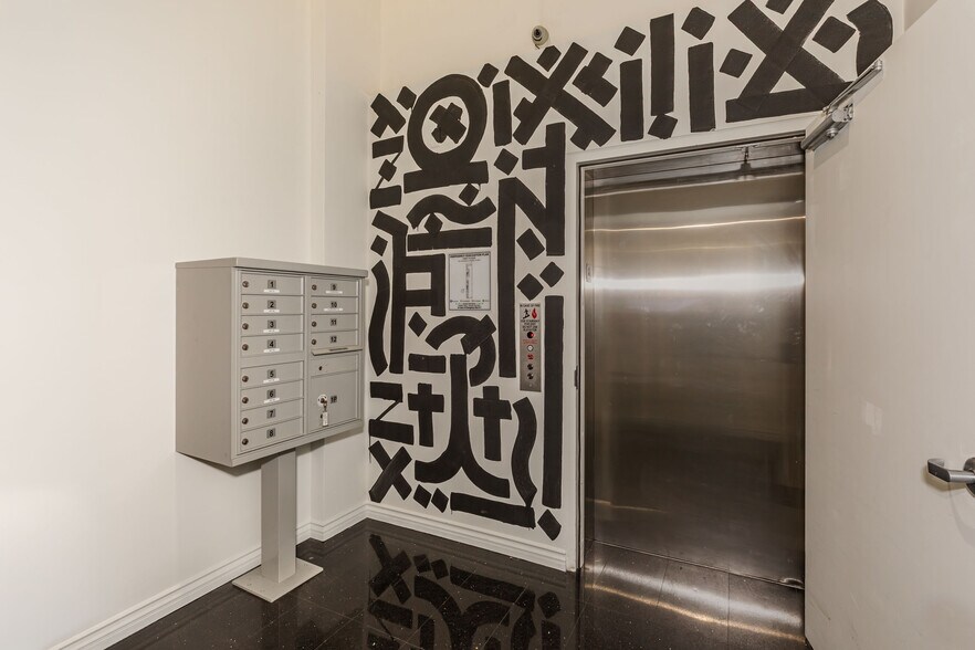 More Photos Of 735 S Broadway, Los Angeles Storefront For Sale