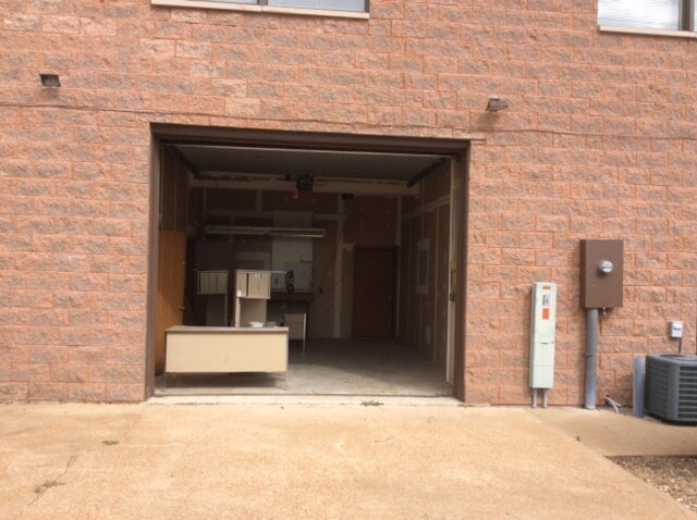 More Photos Of 1811 Sherman Dr, Saint Charles Medical For Lease