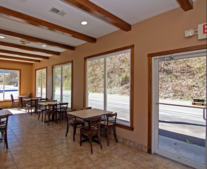 More Photos Of 846 Hinton Bypass Byp, Hinton Restaurant For Lease