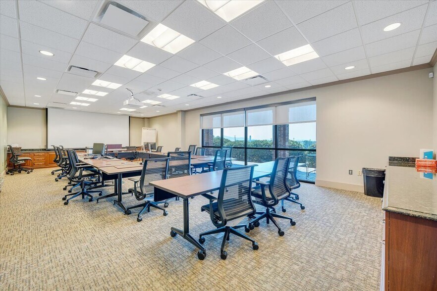More Photos Of 5240 Valleypark Dr, Roanoke Office For Sale
