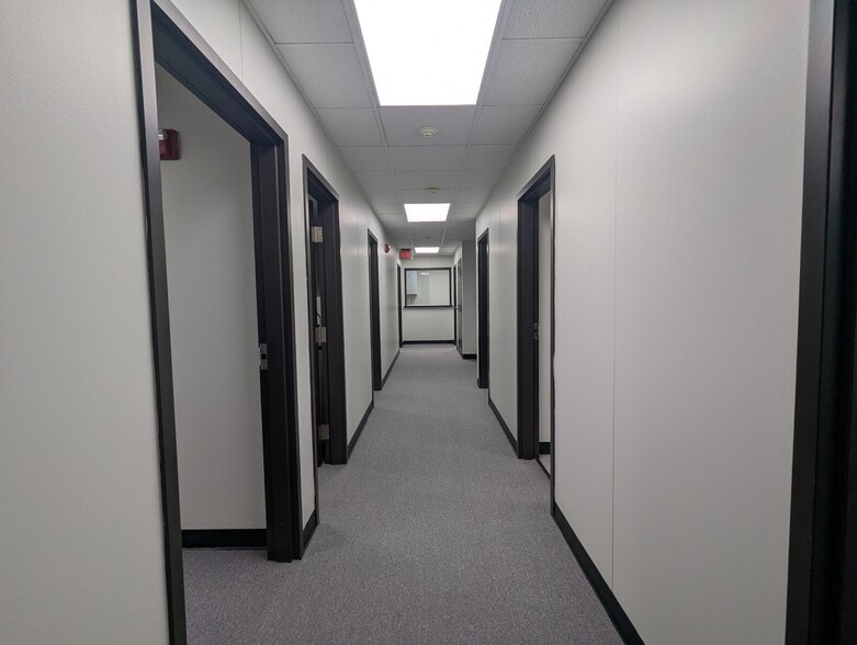 More Photos Of 1323 S 27th St, Nederland Medical For Sale