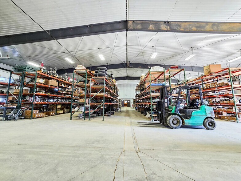 More Photos Of 509 Well St, Williston Warehouse For Lease