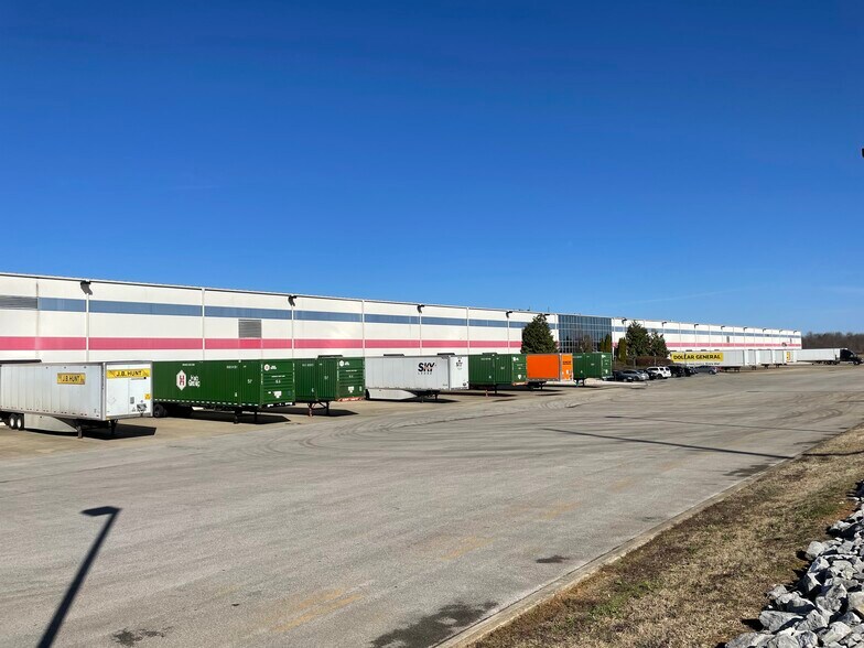 More Photos Of 1532 Midfield Industrial Blvd, Birmingham Distribution For Lease