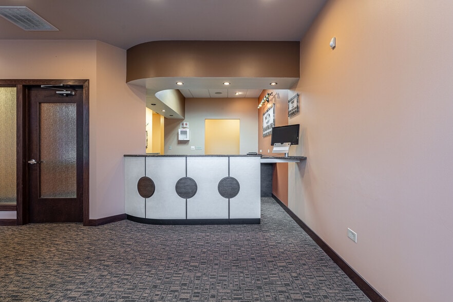 More Photos Of 644 Sheridan Rd, Winthrop Harbor Unknown For Lease