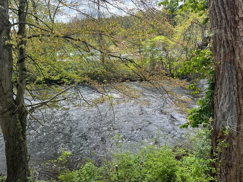 More Photos Of 13 Danbury Rd, Wilton Freestanding For Lease